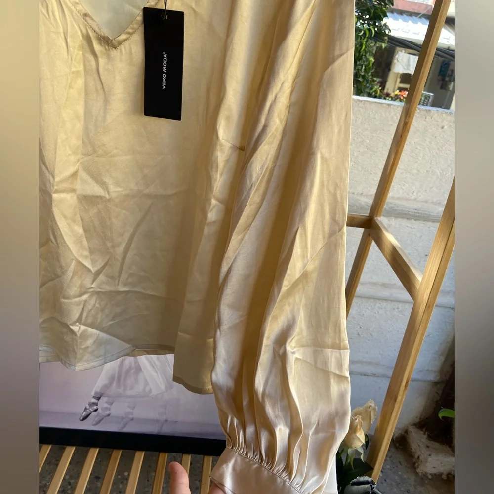 Vero Moda Tops. Size- M - Picture 6 of 6